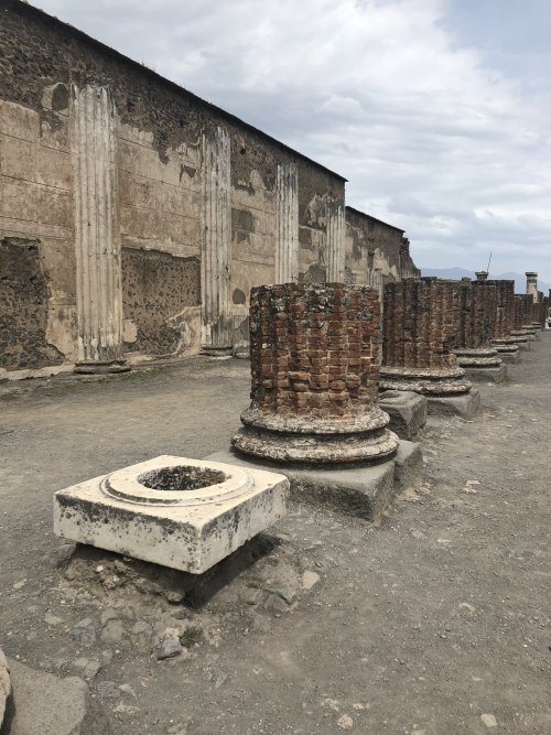 pompeii_basilica.jpg