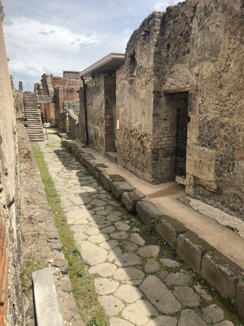 pompeii_street.jpg