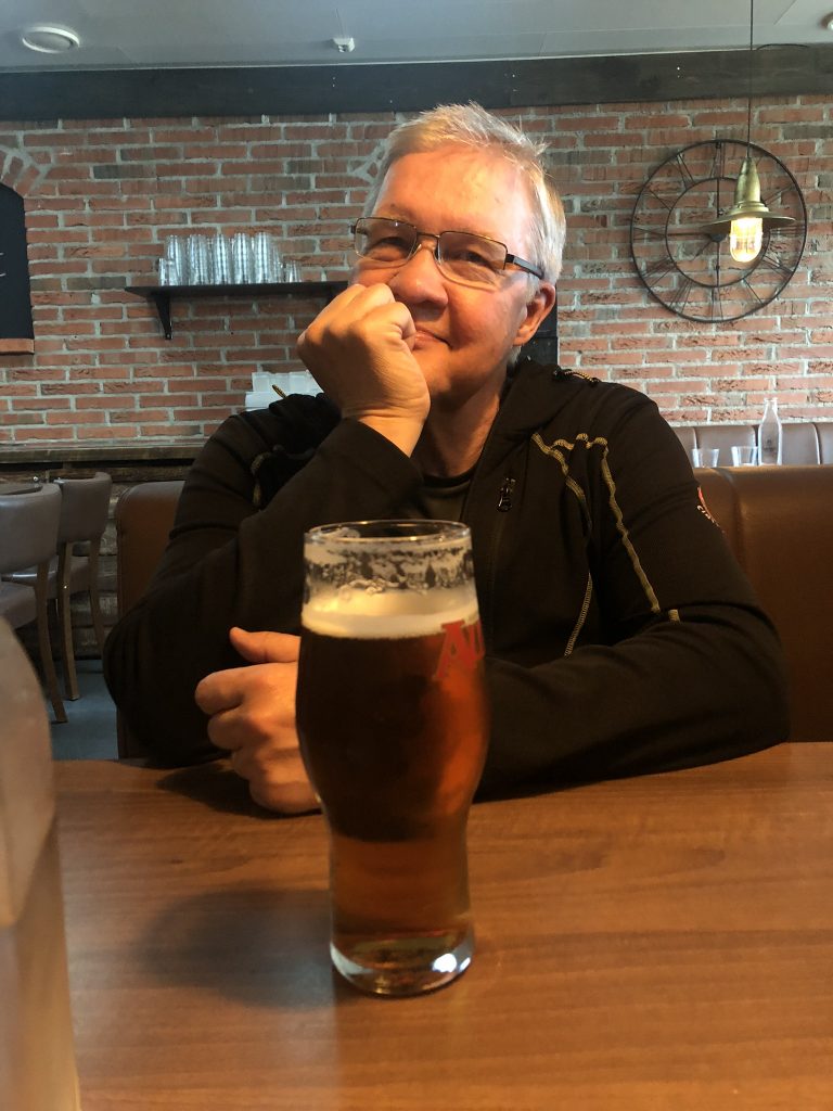 anders with beer