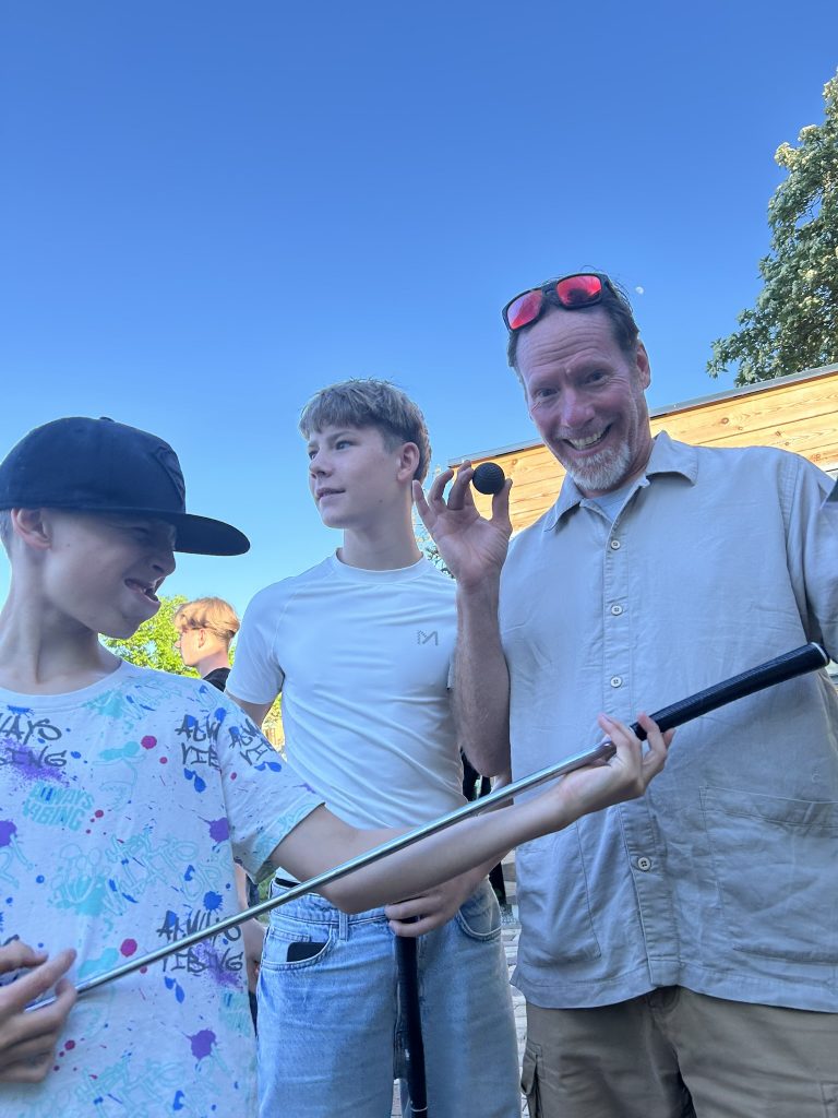 Mini-golfers